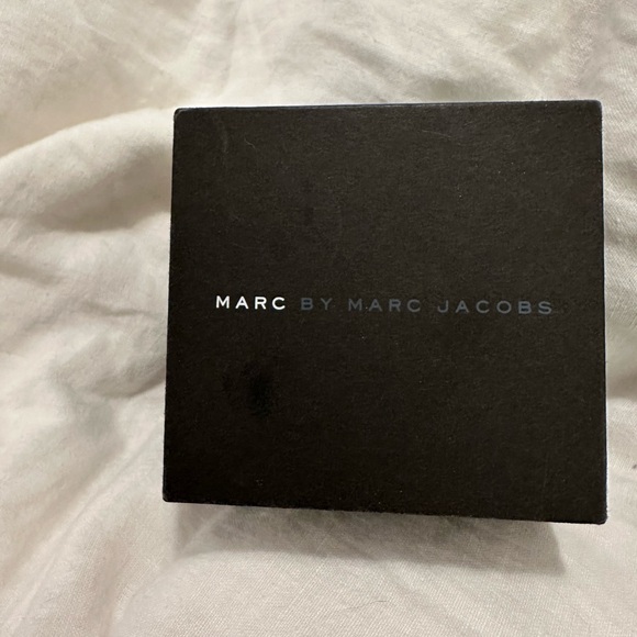 Marc by Marc Jacobs Gold and Black Leather Watch, Model 1269 - Picture 3 of 3